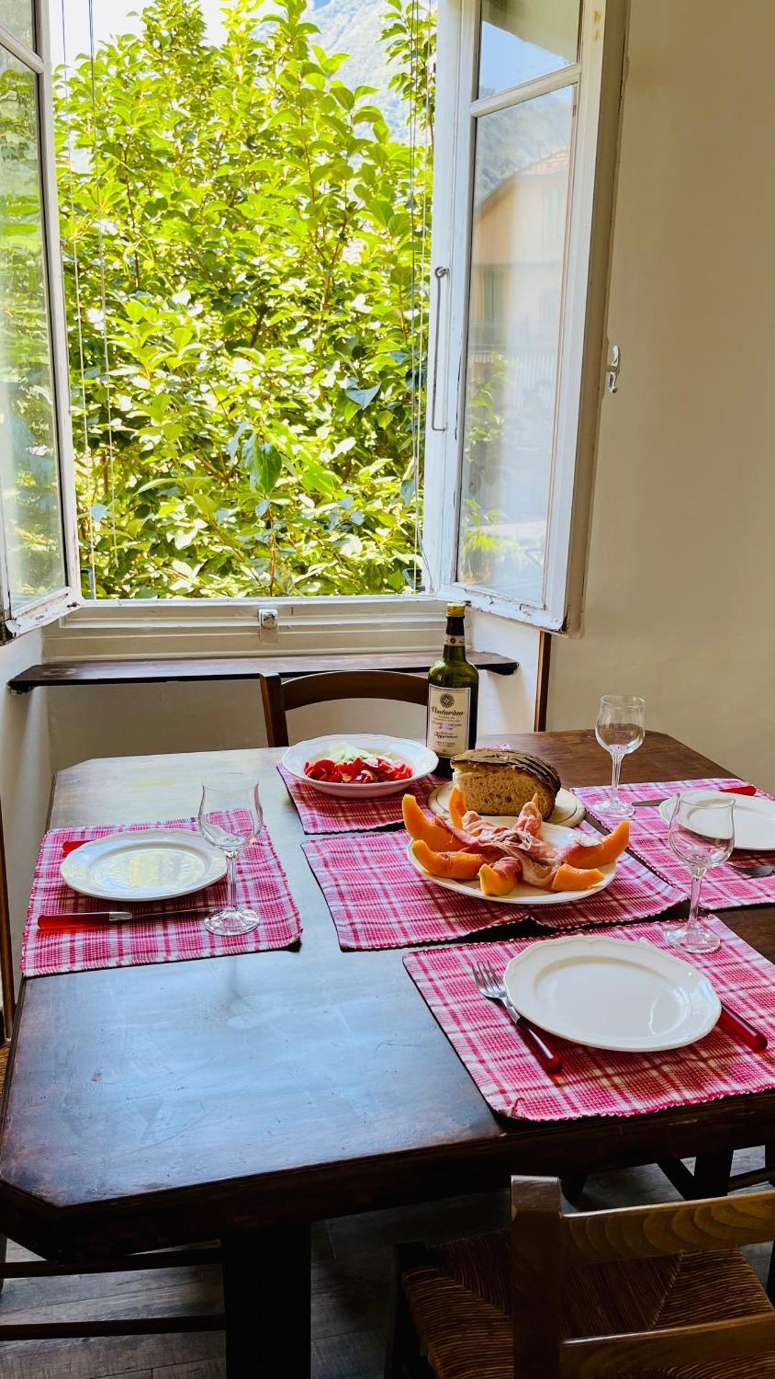 Antica Casa Storica Con Giardino Apartment Domodossola Luaran gambar